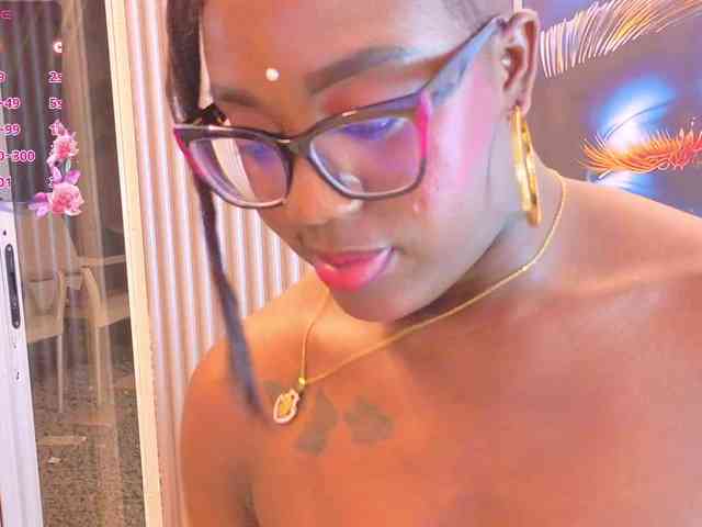 nylaroyale webcam