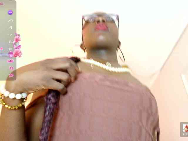 nylaroyale webcam