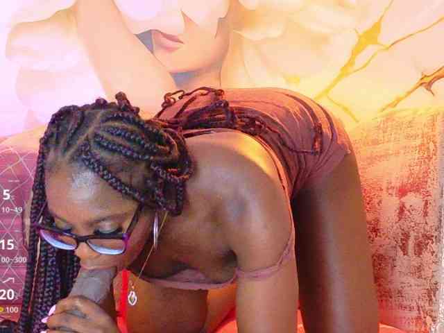 nylaroyale webcam