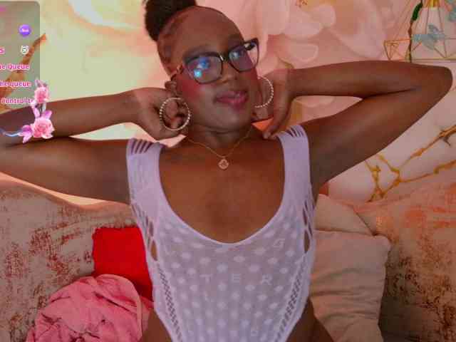 nylaroyale webcam