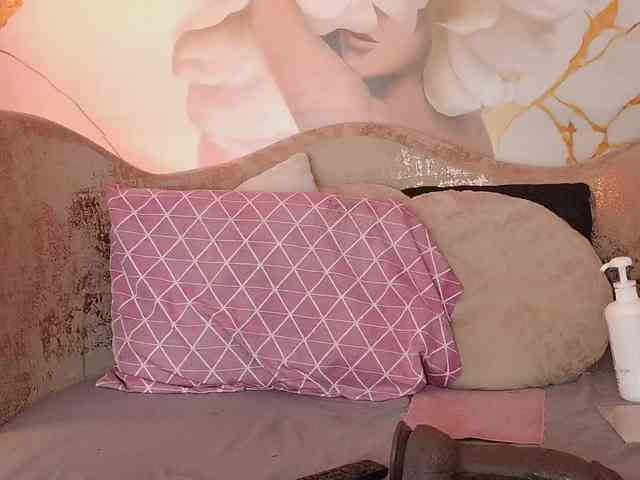 nylaroyale webcam