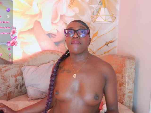 nylaroyale webcam