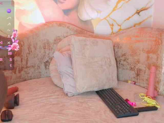 nylaroyale webcam