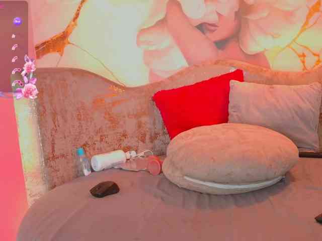 nylaroyale webcam