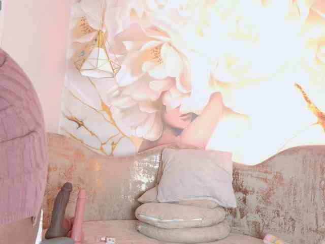nylaroyale webcam