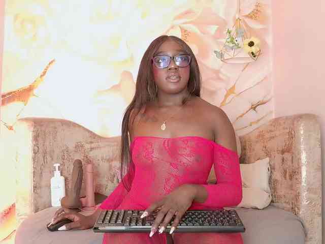nylaroyale webcam