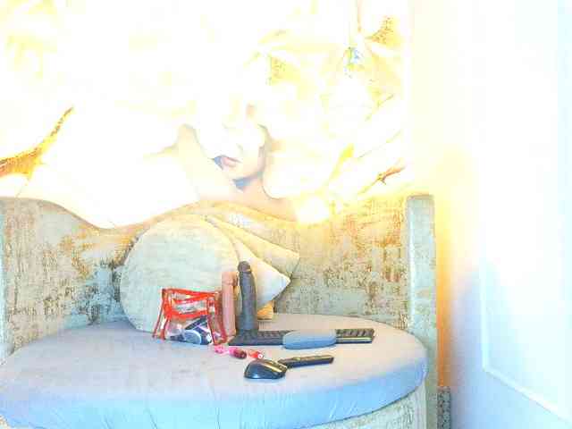 nylaroyale webcam