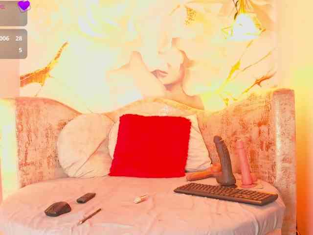 nylaroyale webcam