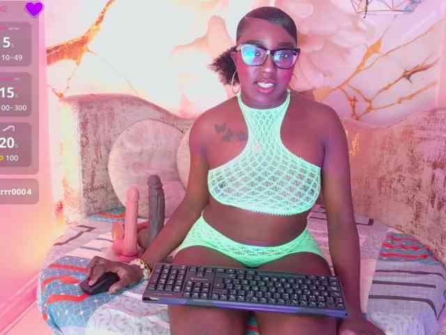 nylaroyale webcam