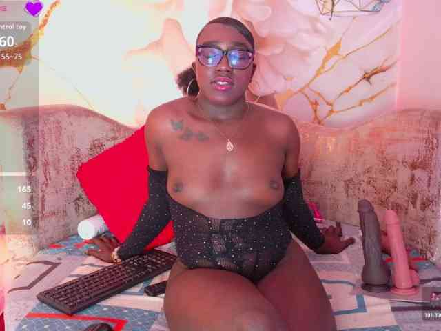 nylaroyale webcam