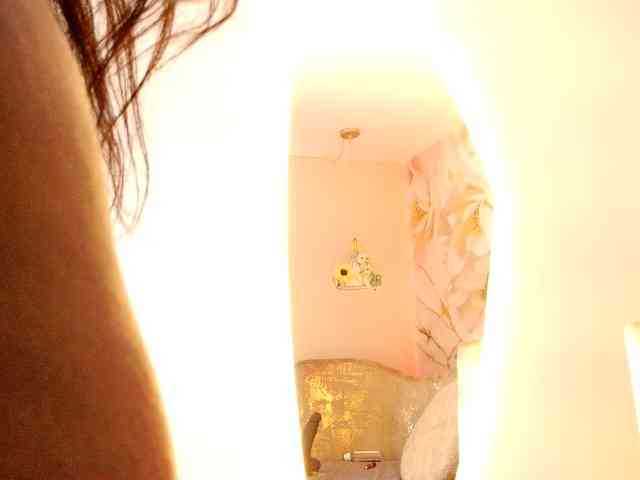 nylaroyale webcam