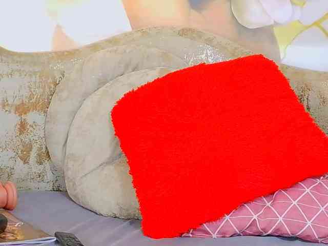 nylaroyale webcam