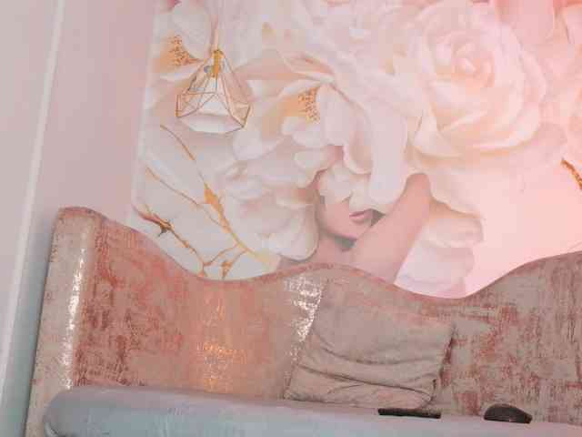 nylaroyale webcam