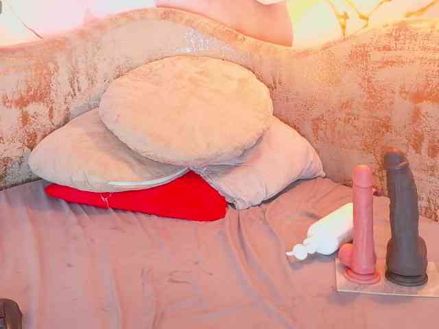 nylaroyale webcam