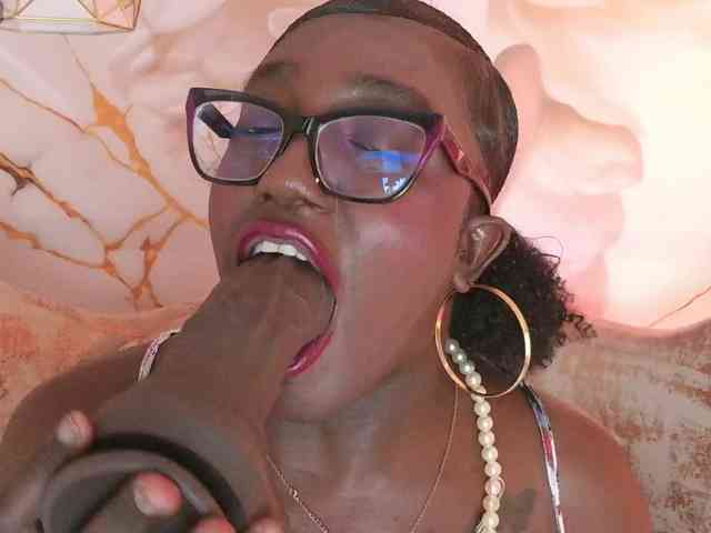 nylaroyale webcam