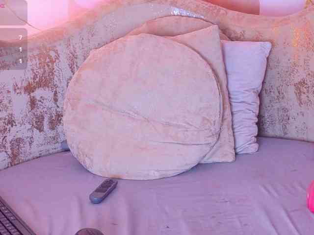 nylaroyale webcam