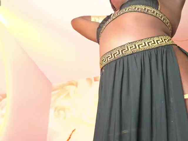 Modelo: nylaroyale