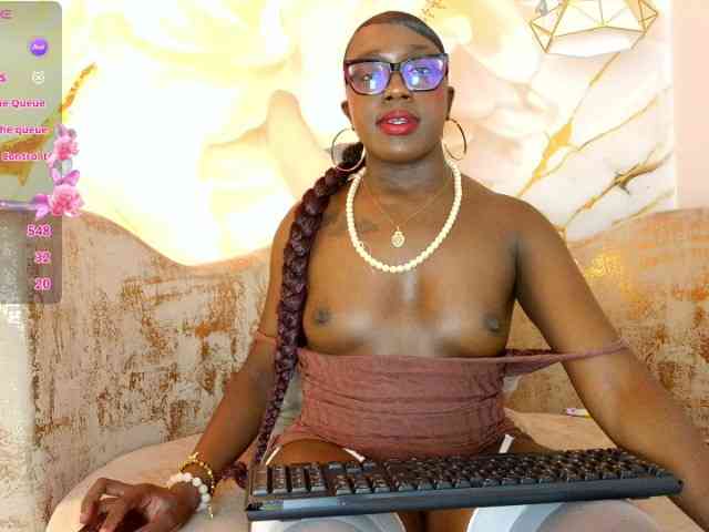 nylaroyale webcam