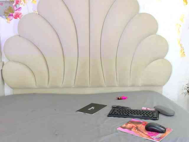 nylaroyale webcam
