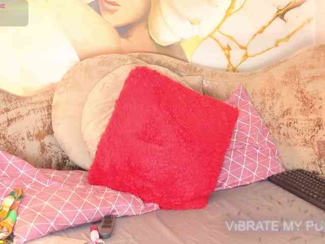 nylaroyale webcam