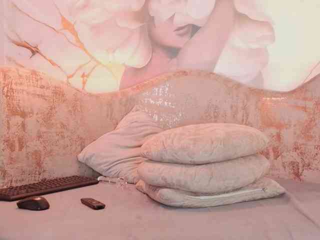 nylaroyale webcam
