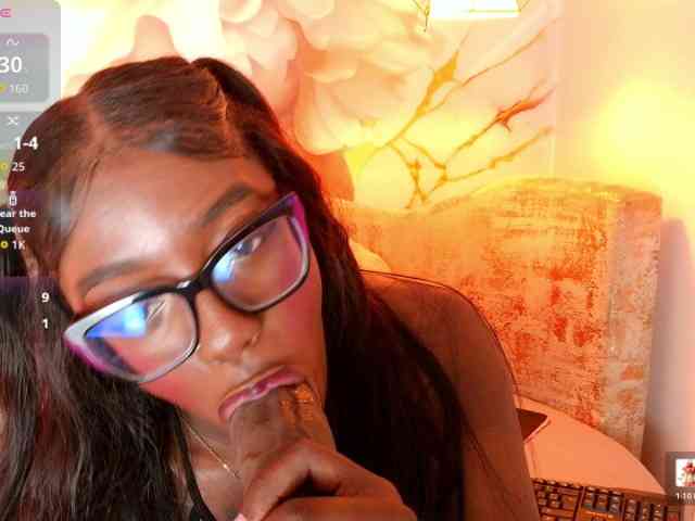 nylaroyale webcam