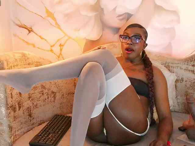 nylaroyale webcam