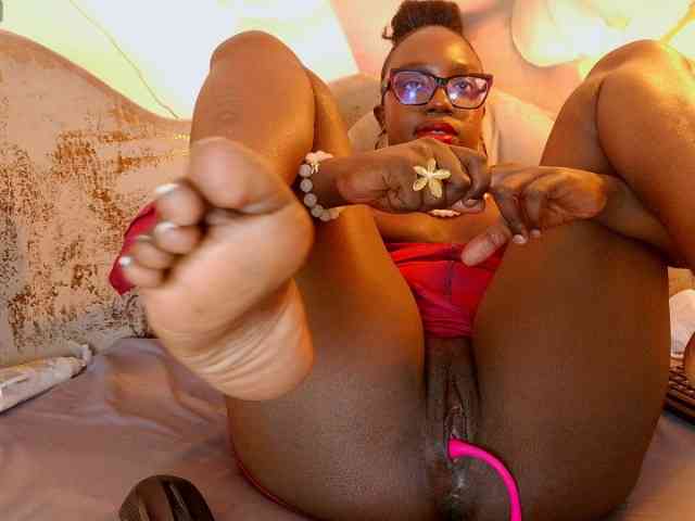 nylaroyale webcam