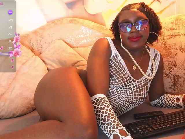 nylaroyale webcam