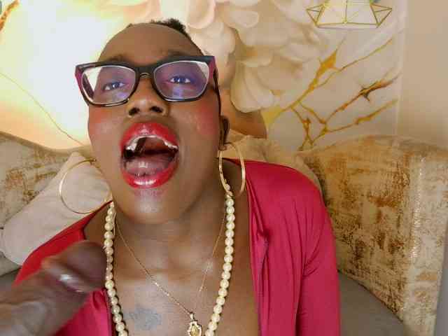 nylaroyale webcam