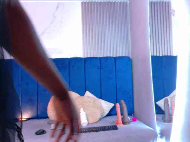 nylaroyale webcam