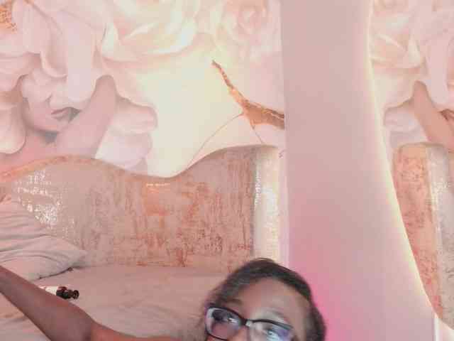 nylaroyale webcam