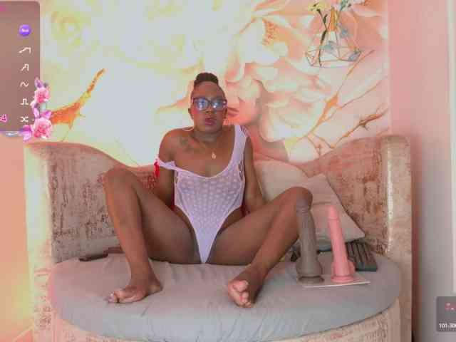 nylaroyale webcam