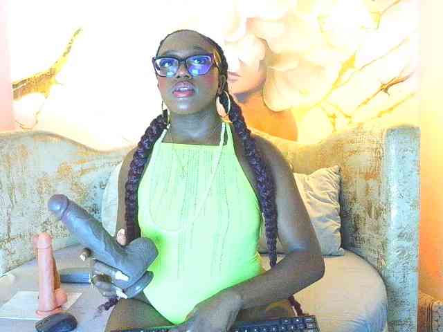 nylaroyale webcam