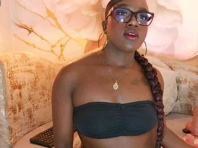 nylaroyale webcam