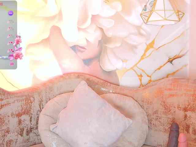 nylaroyale webcam