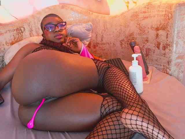 nylaroyale webcam