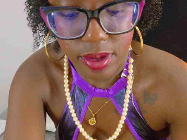 nylaroyale webcam