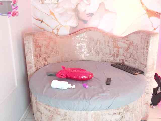 nylaroyale webcam
