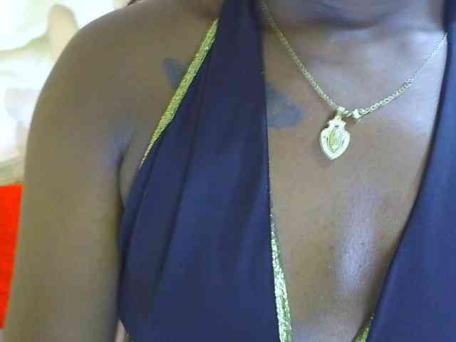 nylaroyale webcam