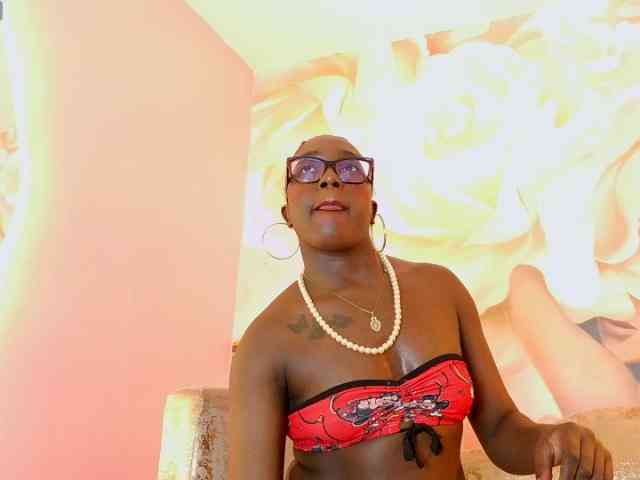 nylaroyale webcam