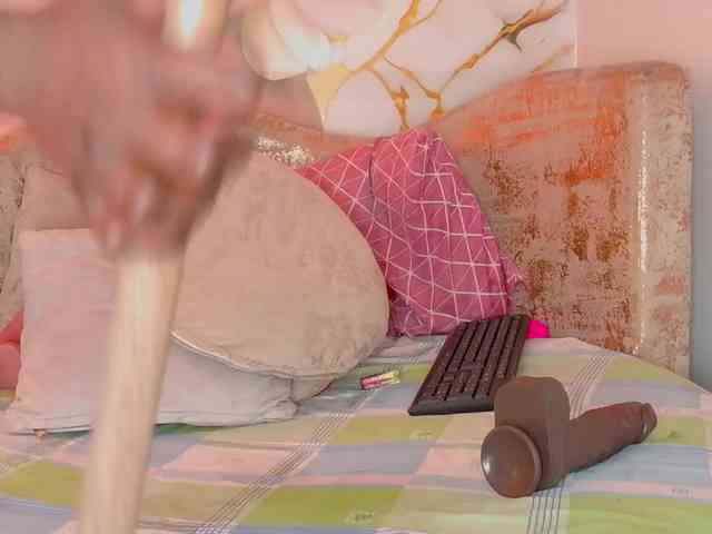 nylaroyale webcam