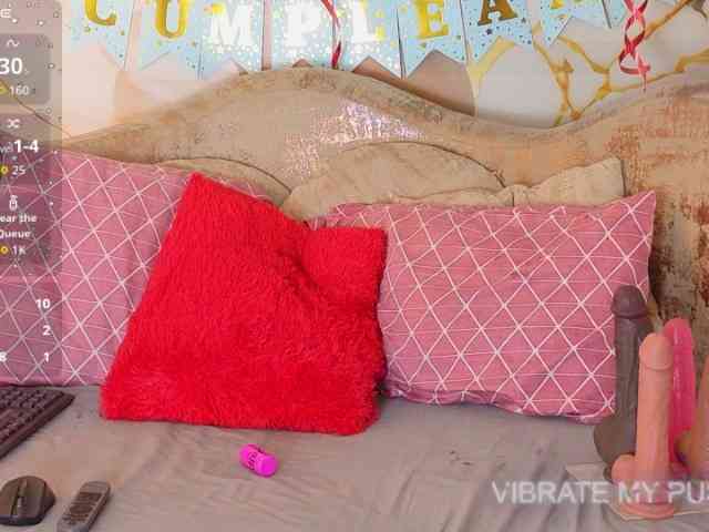 nylaroyale webcam