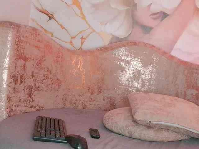 nylaroyale webcam