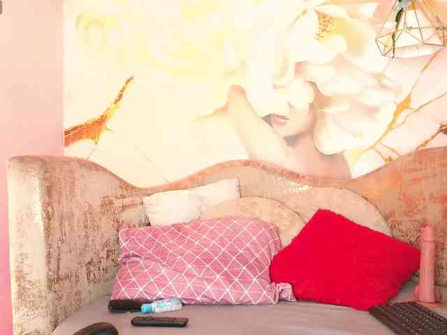 nylaroyale webcam