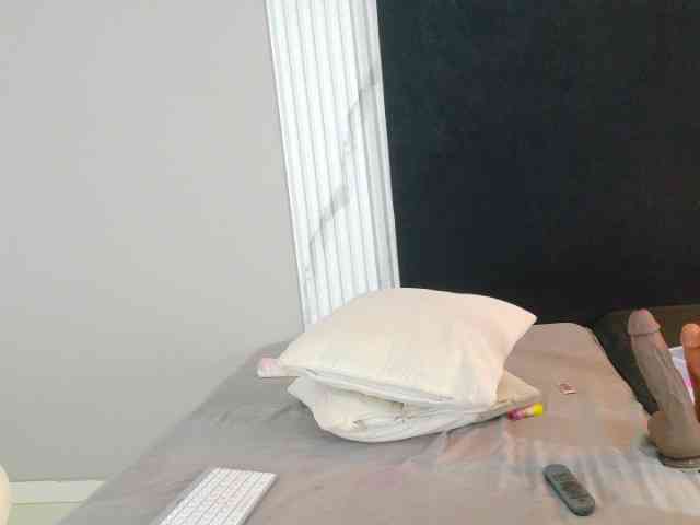nylaroyale webcam