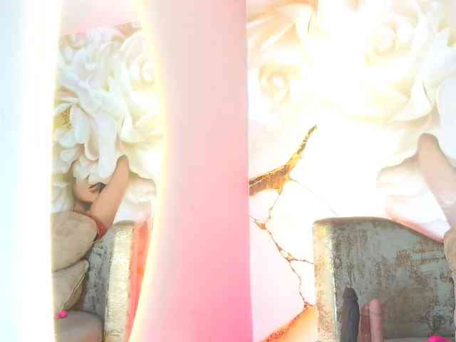 nylaroyale webcam