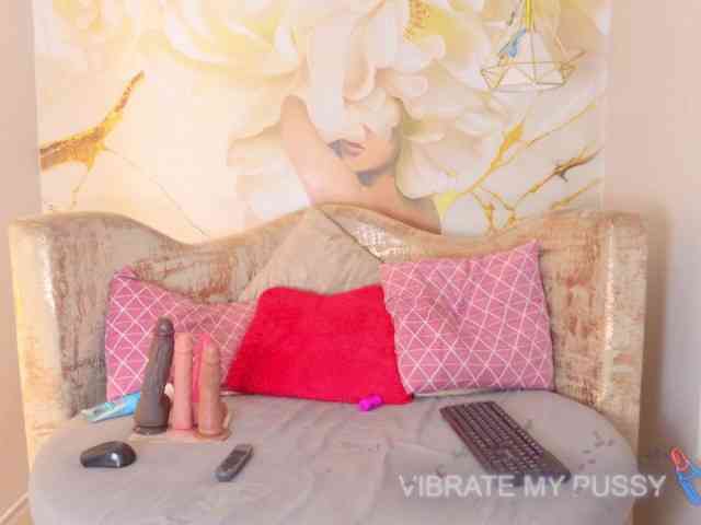 nylaroyale webcam