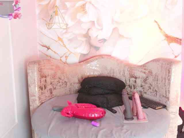 nylaroyale webcam