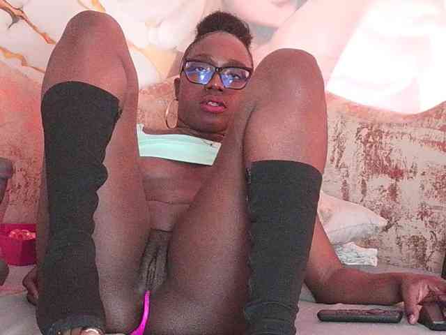 nylaroyale webcam
